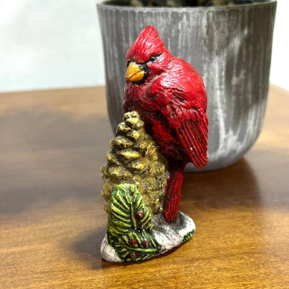 Red Cardinal Bird Figurine Pinecone Winter Christmas 3.5"